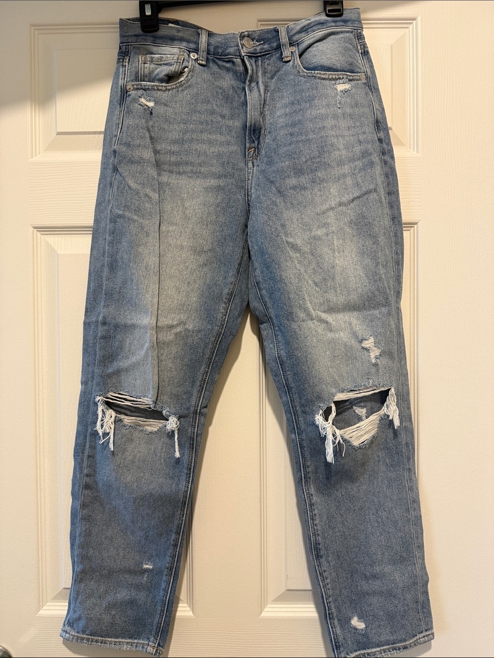 American Eagle Outfitters Distressed Light Wash Mom Jeans